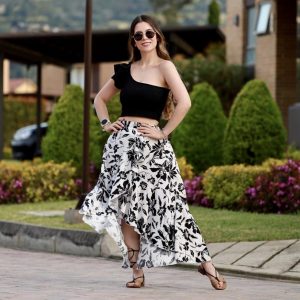 LS2531 Falda larga flores negras