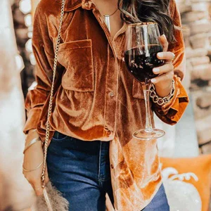 Blusa Waldine | Blusa de terciopelo con cierre de botones y bolsillos